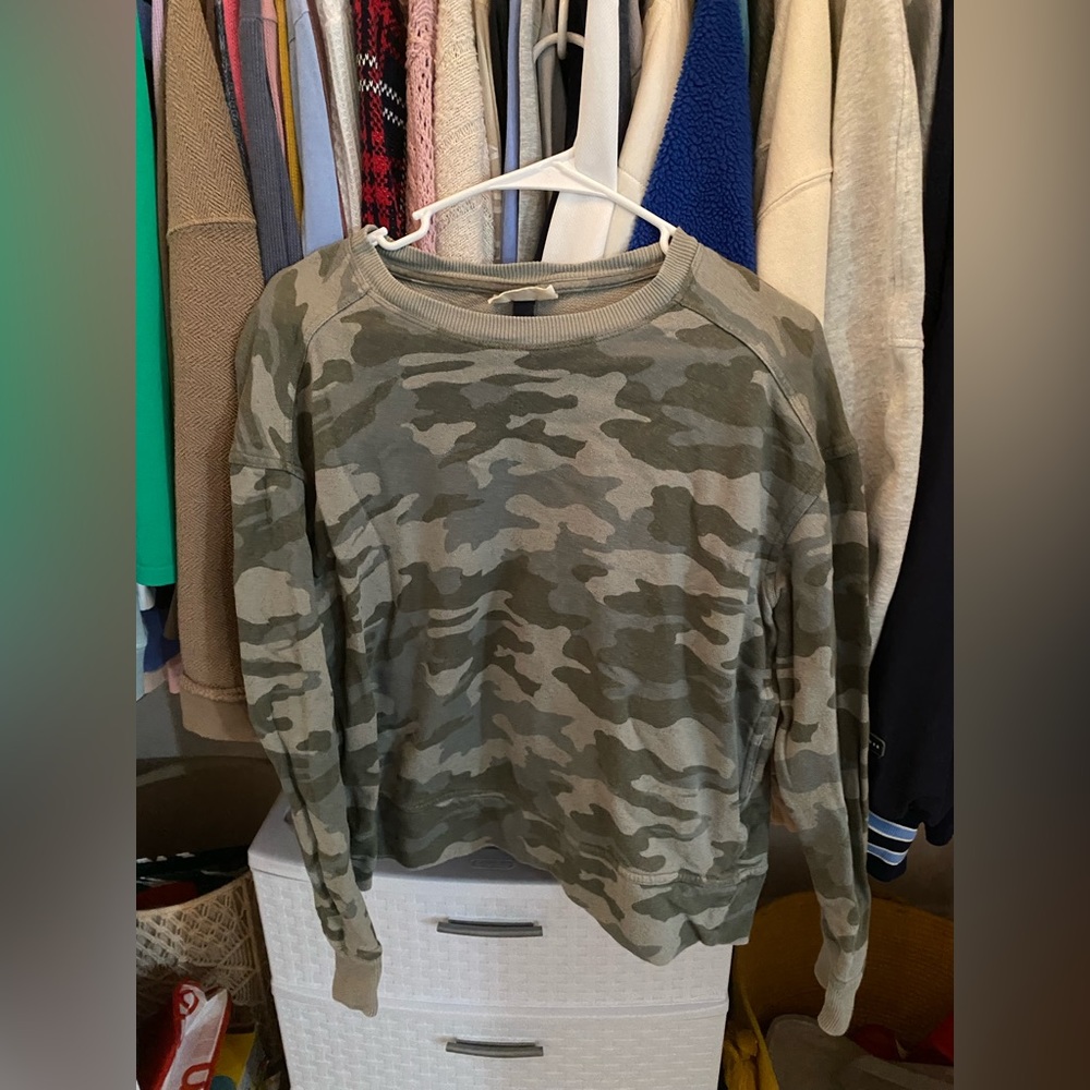 Universal Thread Camo Crewneck
